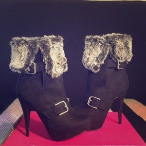 Women’s boots with faux fur